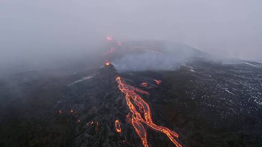 航拍火山喷发景观