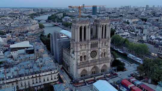 城市航拍法国巴黎塞纳河教堂中世纪哥特式