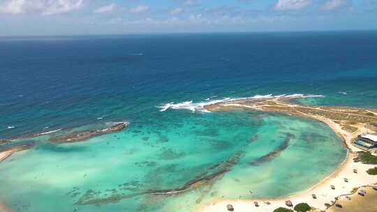 海滩和蓝色大海航拍