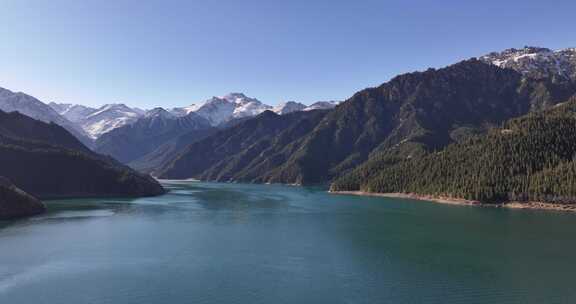 天山天池秋景航拍