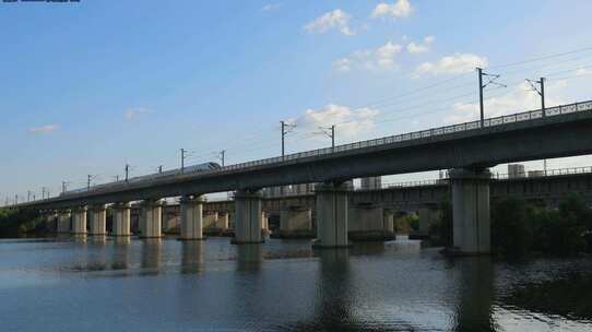 多角度拍摄高铁在桥上开过动车火车高铁行驶视频素材模板下载