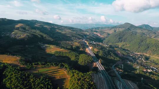 高速公路视频云南山区高速公路远景