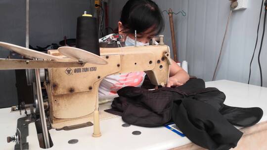 缝纫机 缝衣服