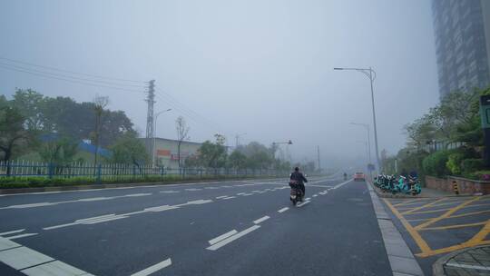 城市大雾天气