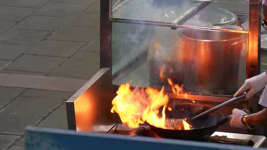 慢镜头升格城市街头烹饪菜肴