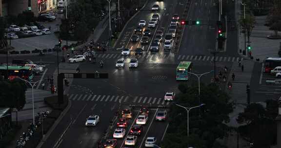 俯拍苏州城市夜晚车流