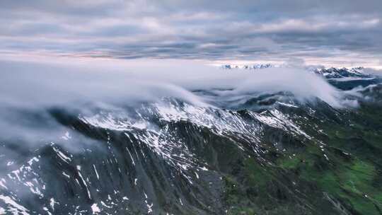 朝霞巍峨高山云雾仙境震撼