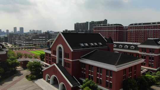武汉中法新城外国语学校教学楼操场航拍
