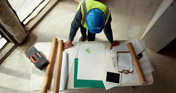 建筑工人，建筑和计划，蓝图和建筑师在建筑业工作