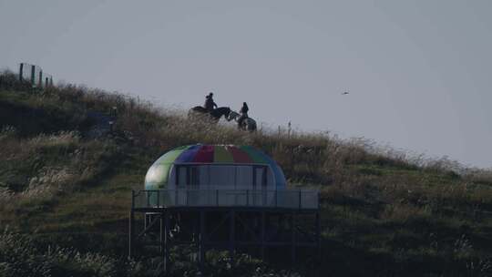 湖北宜昌山上骑马地拍