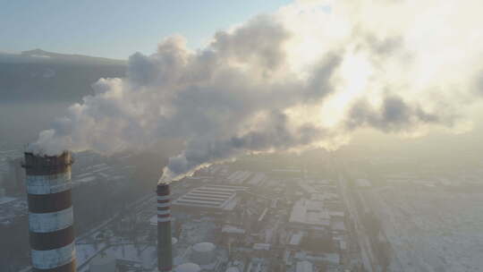保加利亚索非亚城市工厂烟雾污染的鸟瞰图视频素材模板下载