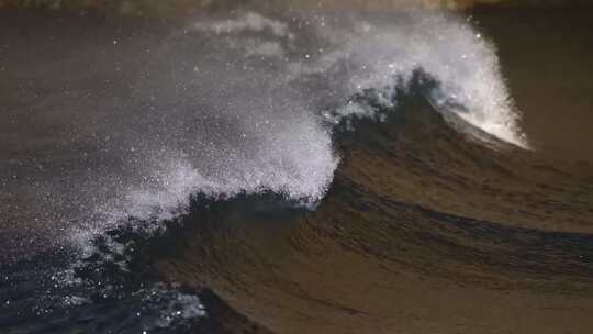 海风海浪翻滚海边浪花浪潮潮汐度假旅行