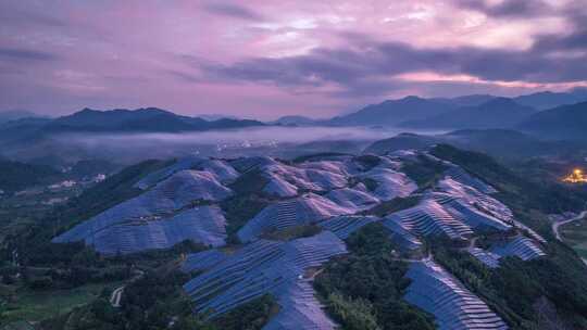 山上的光伏发电站延时摄影