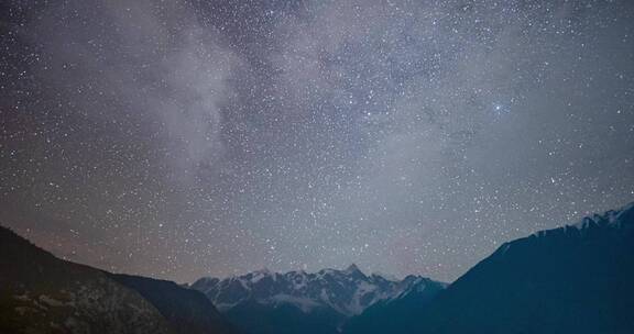 南迦巴瓦延时摄影银河星空月照金山索松村藏