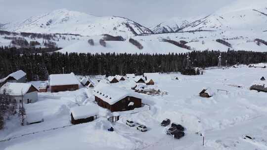 航拍冬季新疆阿勒泰禾木雪景雪山森林村落