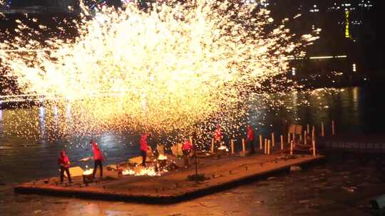 打铁花 传统表演 传统文化 节日气氛 夜景