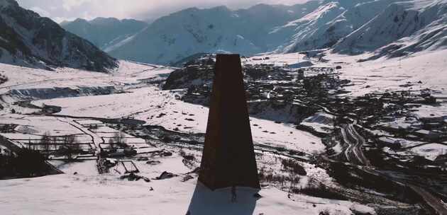 雪山山脉鸟瞰图