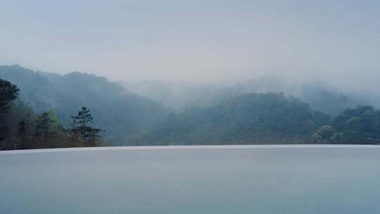 露天泳池  湖面 雾气 仙境  好风景  云雾