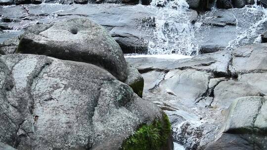 天台山石梁飞瀑瀑布水流