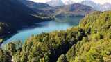 巴伐利亚阿尔卑斯山脉的Hohenschwangau湖高清在线视频素材下载