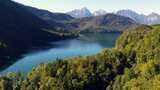 巴伐利亚阿尔卑斯山脉的Hohenschwangau湖高清在线视频素材下载