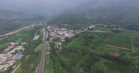 八里沟景区农村 群山