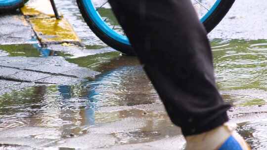 下暴雨下大雨下雨天雨水雨滴街景街道街头风视频素材模板下载