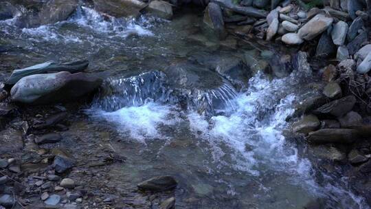 溪流小瀑布慢动作