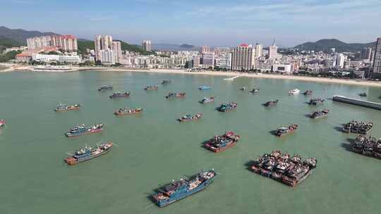 广东汕头南澳岛城市海滨渔港自然风光航拍