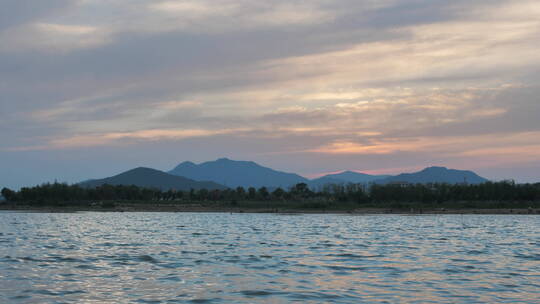 泰山西湖夕阳火烧云