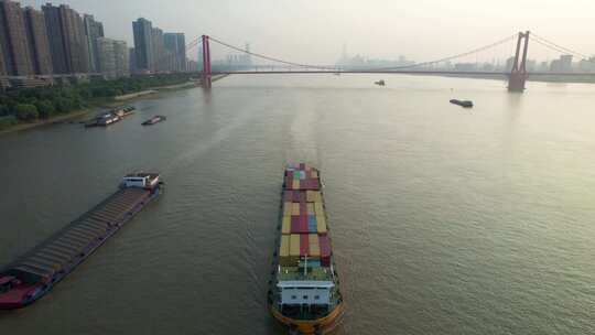湖北省武汉市长江航运集装箱货轮4k航拍视频