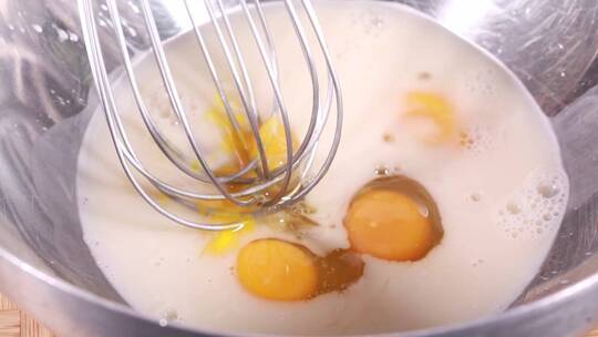【镜头合集】打蛋器发鸡蛋制作甜点  (1)