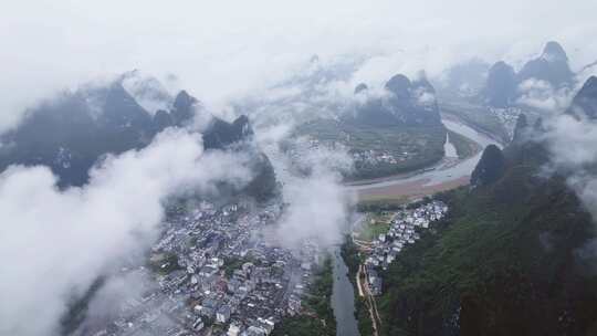 桂林山水烟雨漓江兴坪古镇航拍风光4K