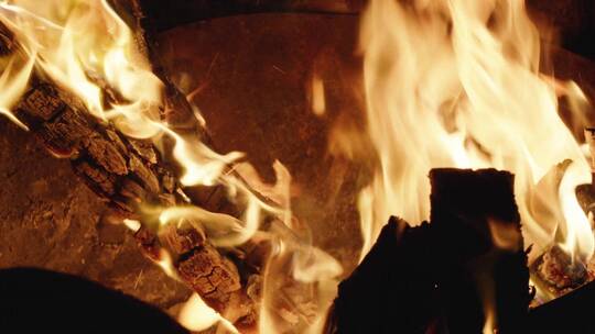 木头燃烧的火焰视频素材模板下载