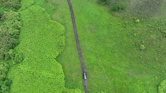 航拍绿色山林和山路