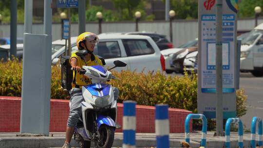 高温空气热流外卖小哥视频素材模板下载