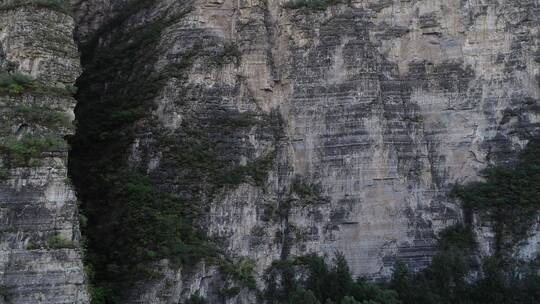 无人机航拍青山风景自然拉远镜头