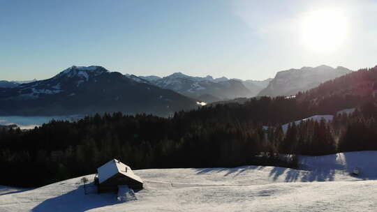 令人惊叹的冬季景观在Bregenzerwald，Vorararlberg，奥地利。