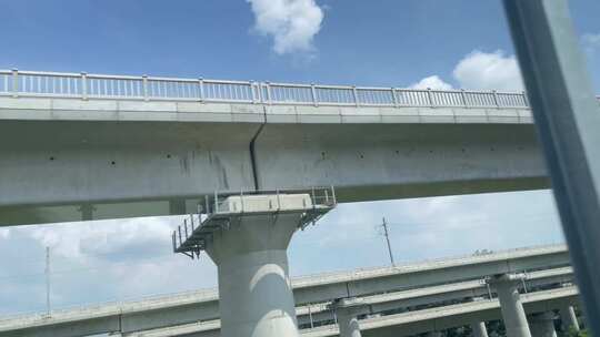 铁路高建桥车窗视角