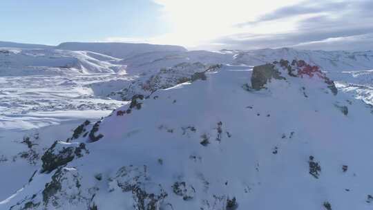 积雪覆盖的山地天线