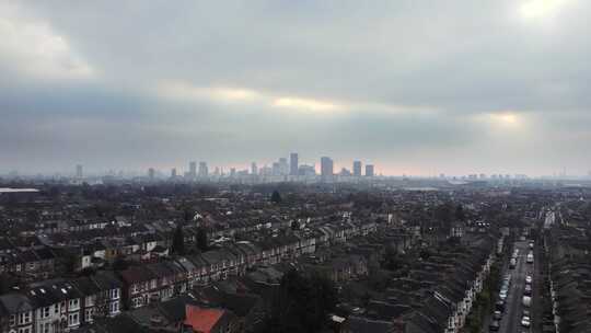 阴天东伦敦住宅区美丽的鸟瞰图