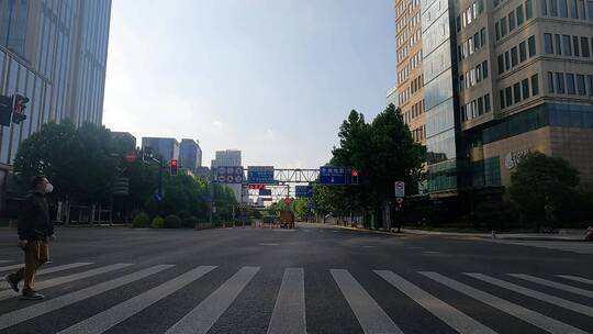 上海封城中的阳光公路街道环境
