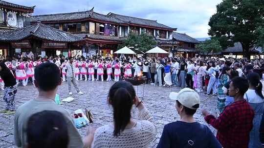 丽江古城篝火晚会