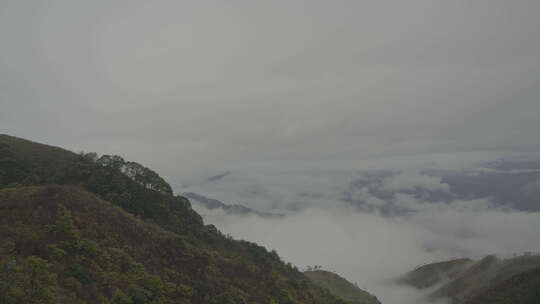 春天，信宜钱排春雨，烟雨大山乡村云雾缭绕