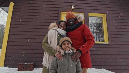 男人，女人，孩子，雪