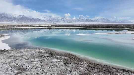 青海甘肃大柴旦翡翠湖航拍山川湖泊倒影阳光