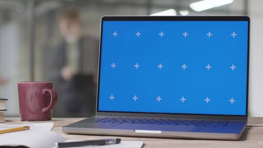 蓝屏笔记本电脑视频素材模板下载