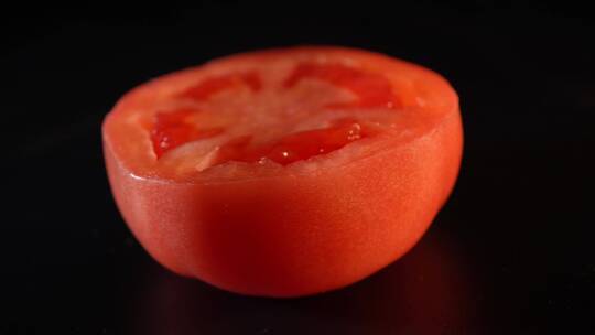 切开的西红柿瓤