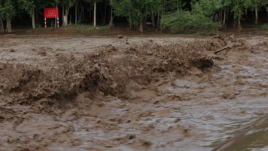 实拍暴雨后洪水 山洪  泥石流