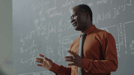 非洲裔美国教授代数教学